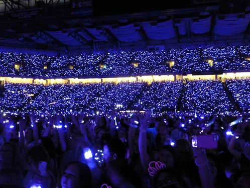 Crowd at Taylor Swift gig